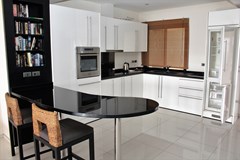 2-bedrooom-beachfront-condo-for-rent-garden-cliff-c