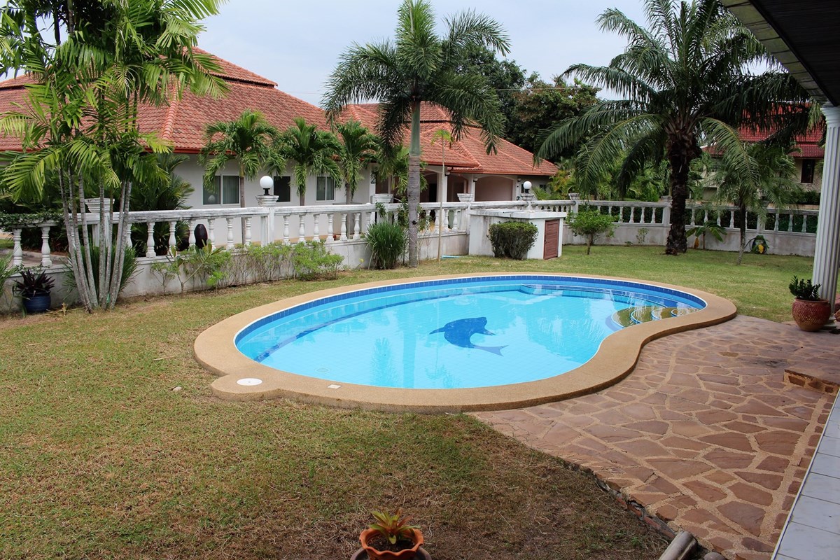 2-bedroom-house-for-sale-pool-property-kings-b