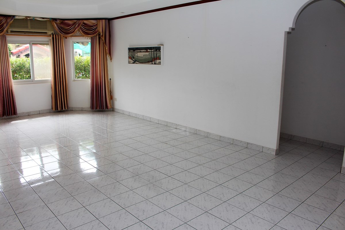 2-bedroom-house-for-sale-pool-property-kings-e