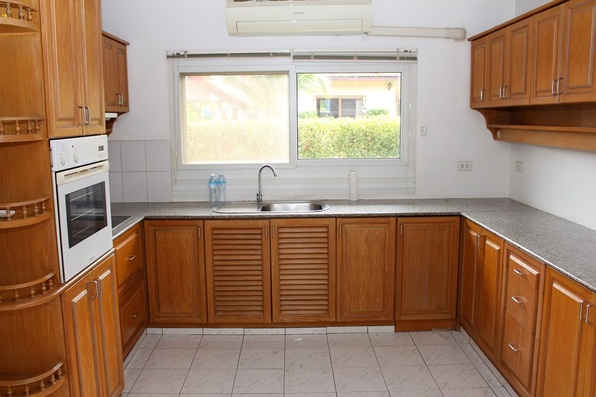 2-bedroom-house-for-sale-pool-property-kings-g