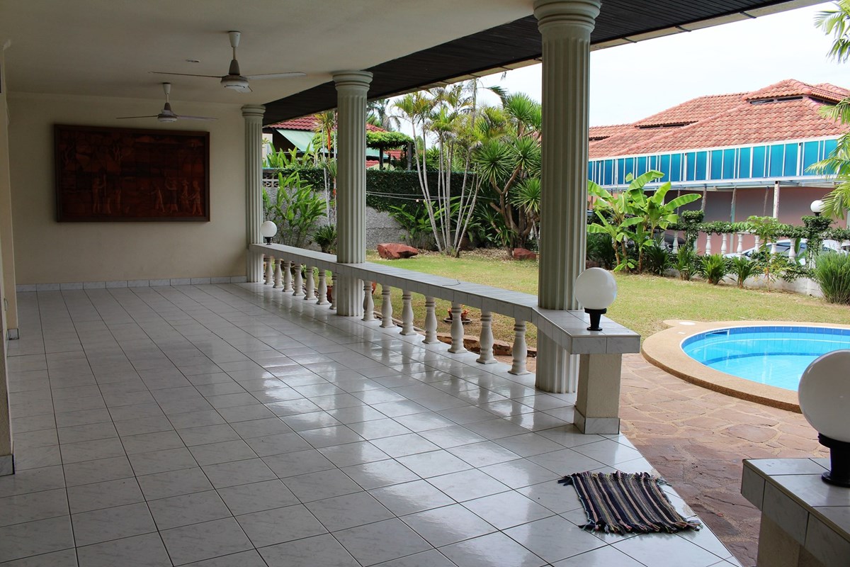 2-bedroom-house-for-sale-pool-property-kings-l