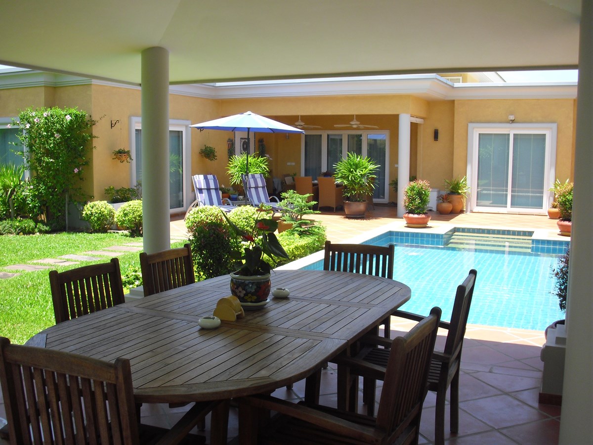 private-pool-villa-for-sale-in-pattaya-l